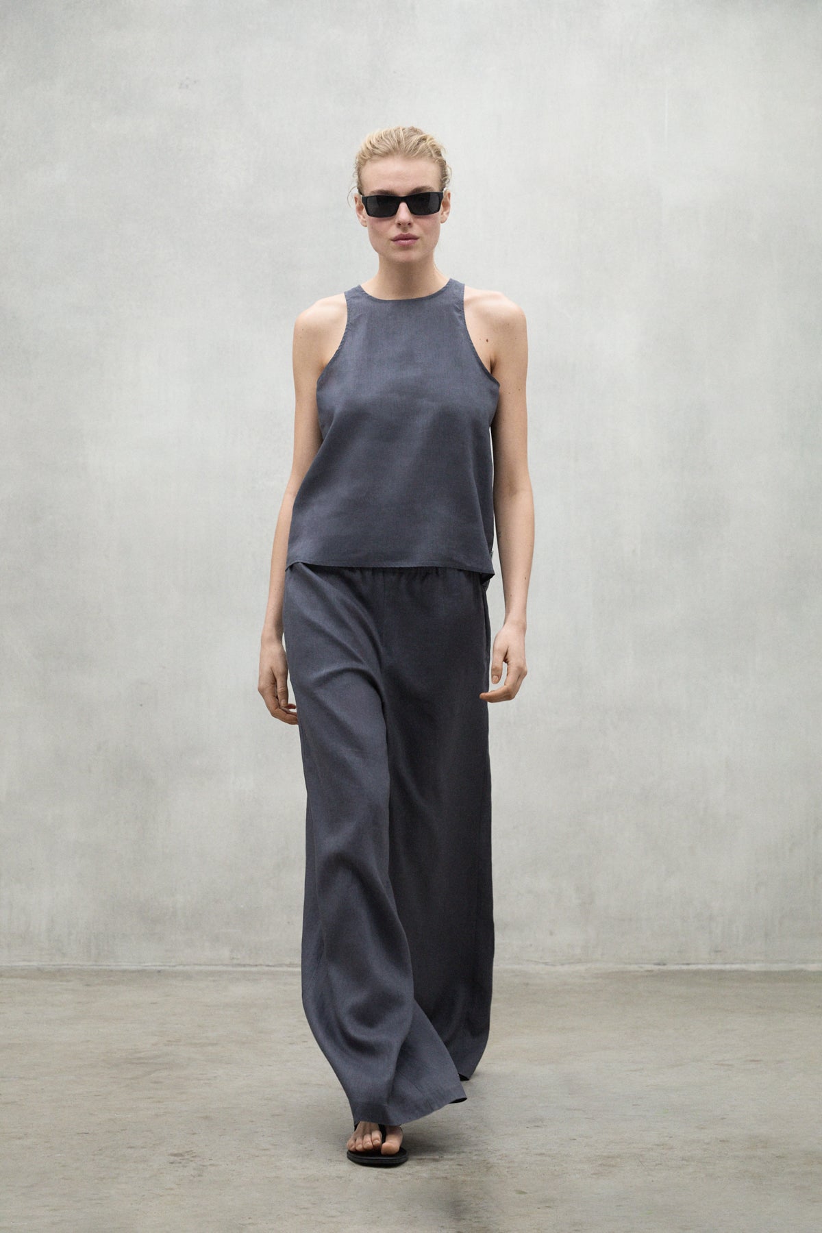 ecoalf-pantal-n-mossi-gris-oscuro-de-mujer-20-lino-reciclado-pierna-ancha-y-cint image 2