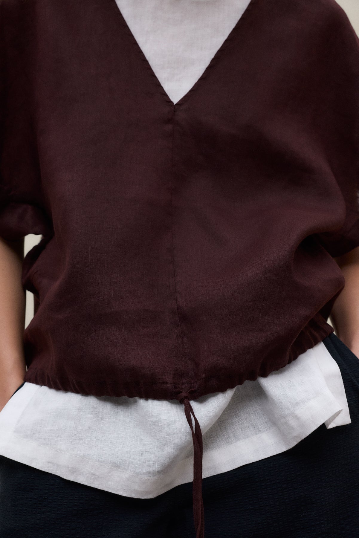 camisa-ecoalf-dora-marr-n-para-mujer-80-lino-fit-relajado-escote-en-v image 4