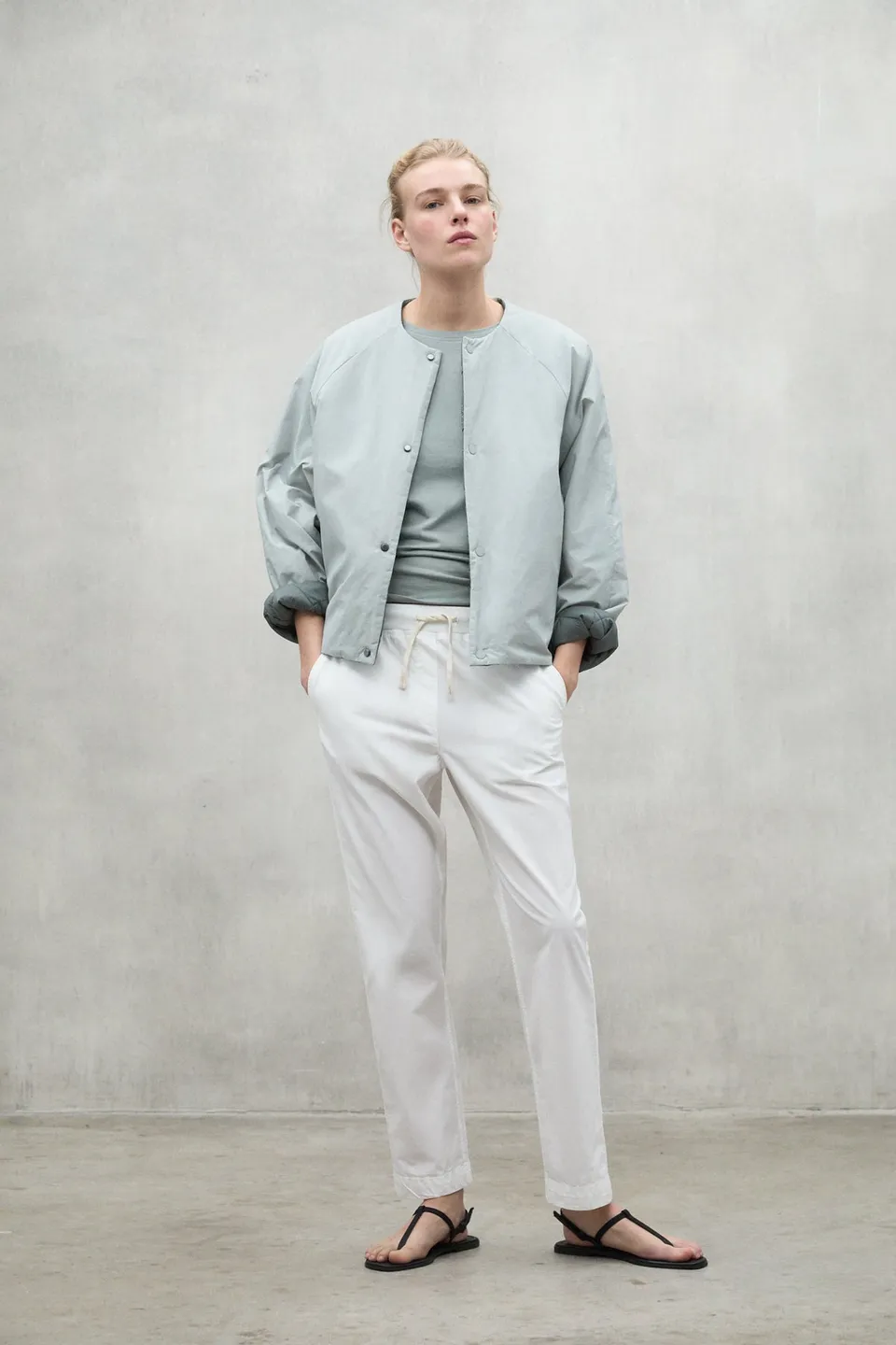chaqueta-reversible-gavea-gris-ecoalf-63-poliamida-reciclada-oversize image 1