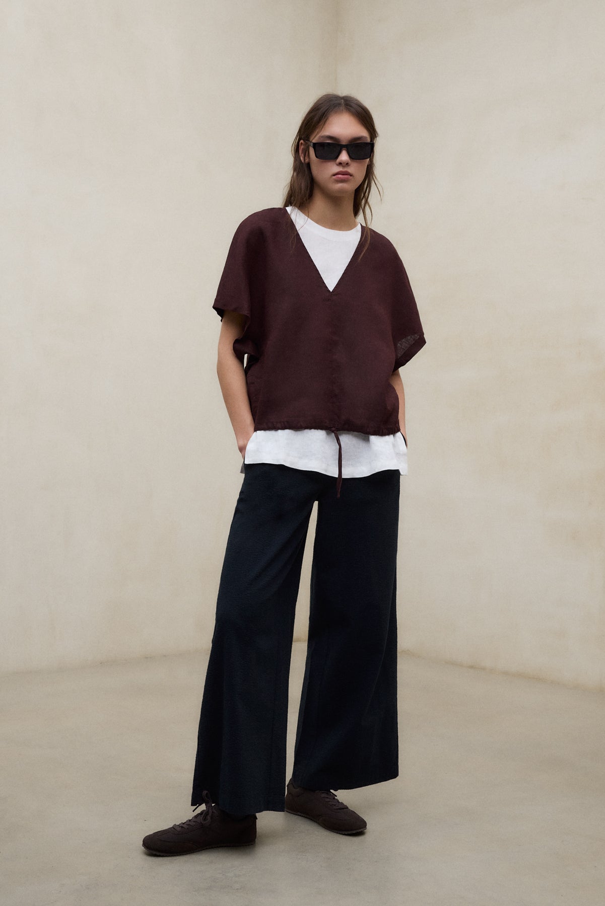 camisa-ecoalf-dora-marr-n-para-mujer-80-lino-fit-relajado-escote-en-v image 2