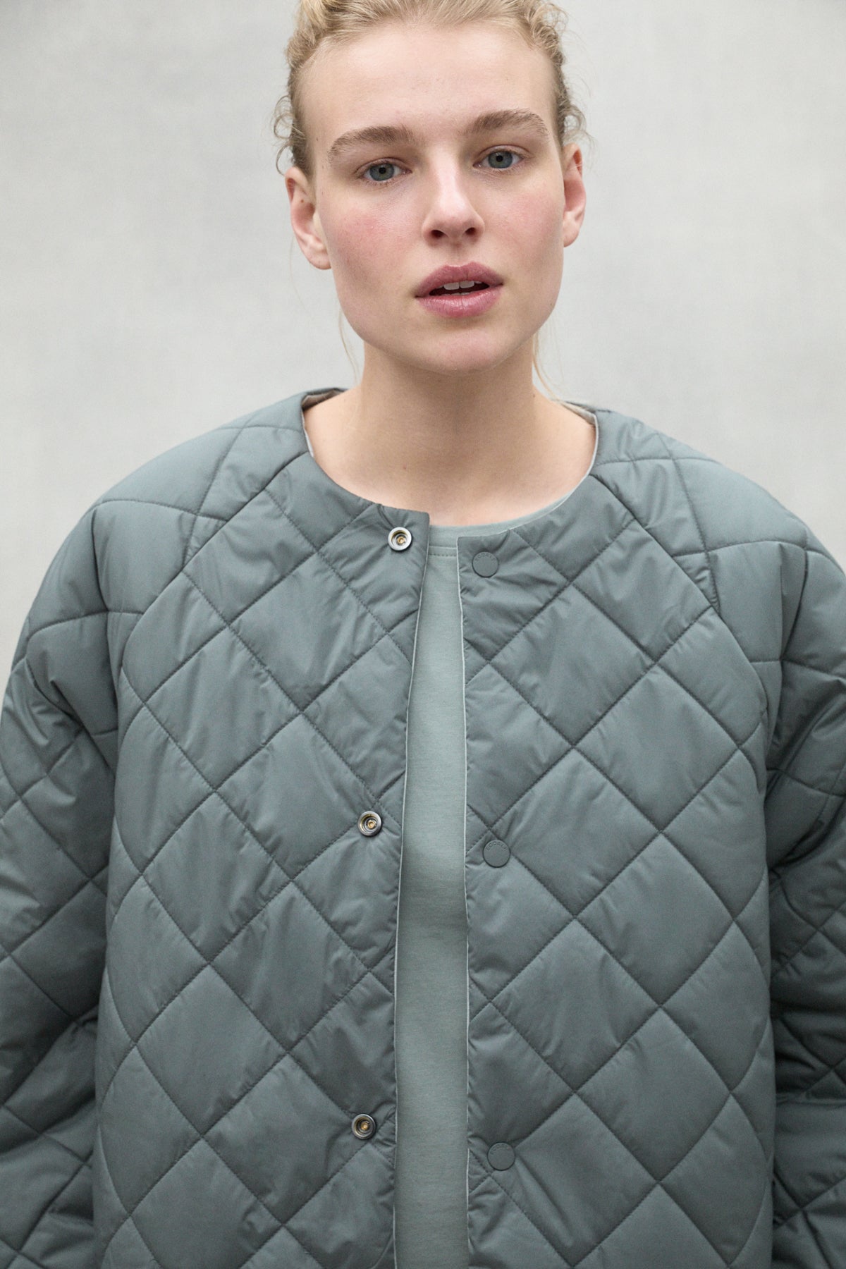 chaqueta-reversible-gavea-gris-ecoalf-63-poliamida-reciclada-oversize image 3